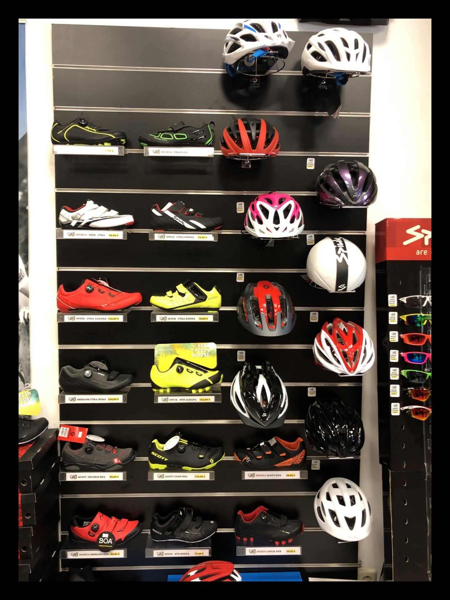 Zapatillas y cascos en BikeTime Guadalajara